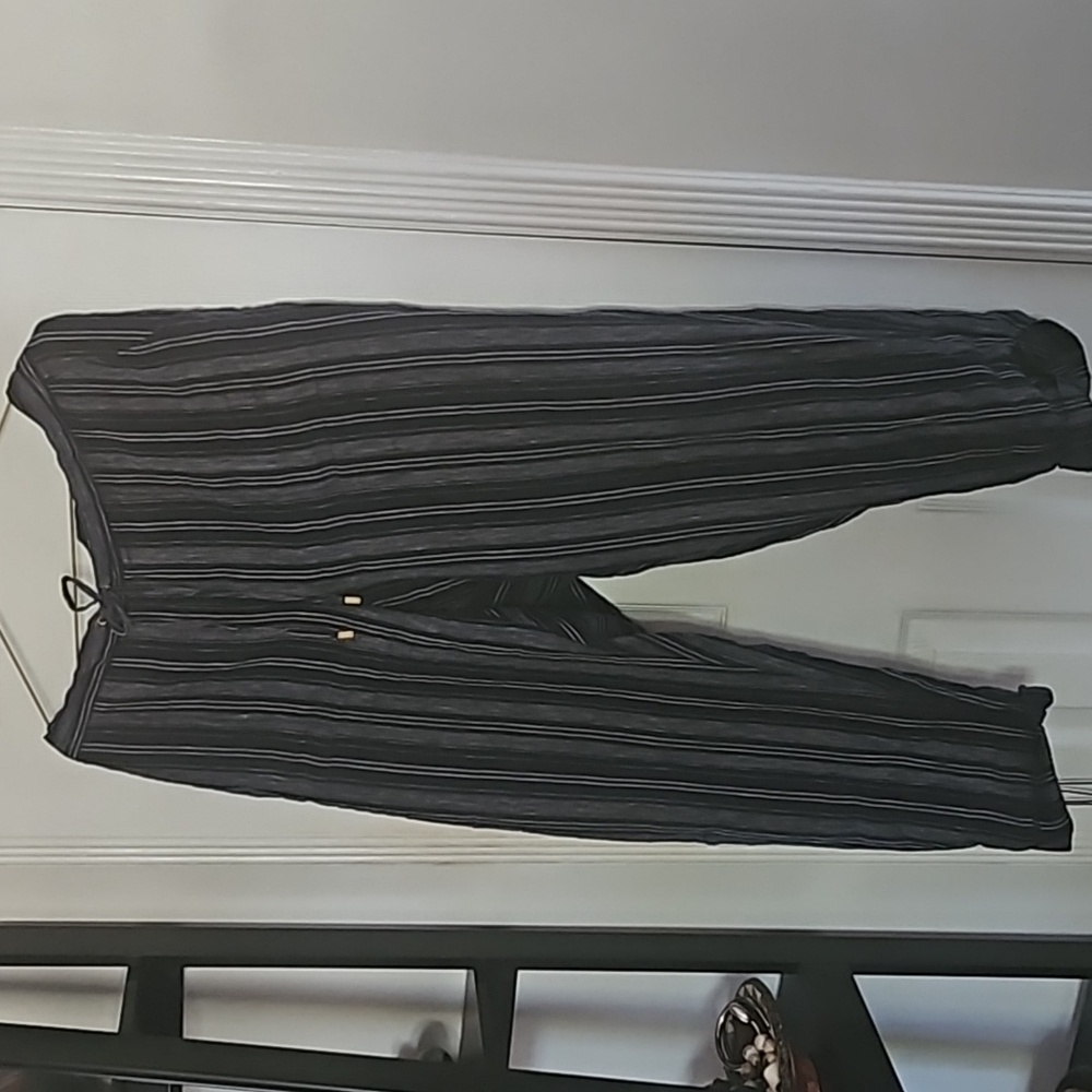 Ellen Tracy navy & white stripe, linen cuffed pants. Used, good condition.